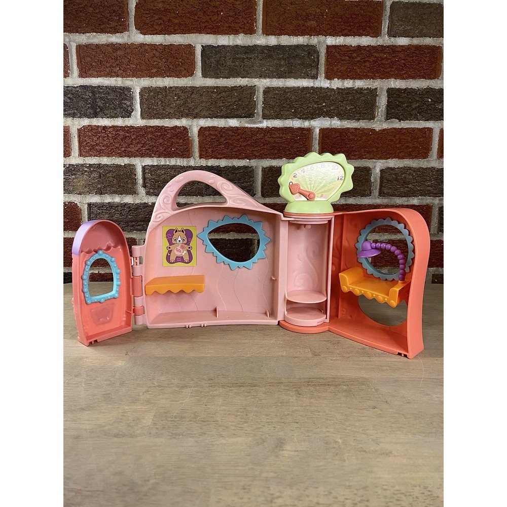 VTG Hasbro/Littlest Pet Shop 2005 Get Better Center Vet Hospital Clinic Playset